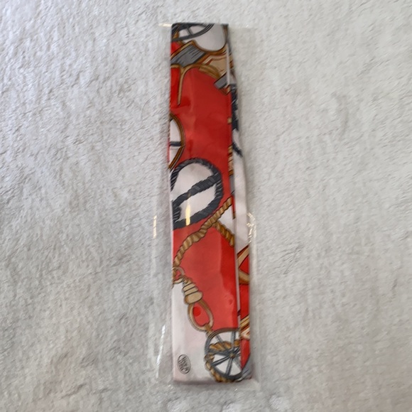 🆕NIP: Twilly Multipurpose Silk Scarf- Red/Navy/Tan - Picture 2 of 3